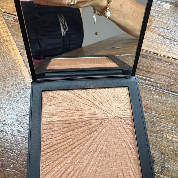 NARS Radiant Copper Compact - Picture 2 of 2